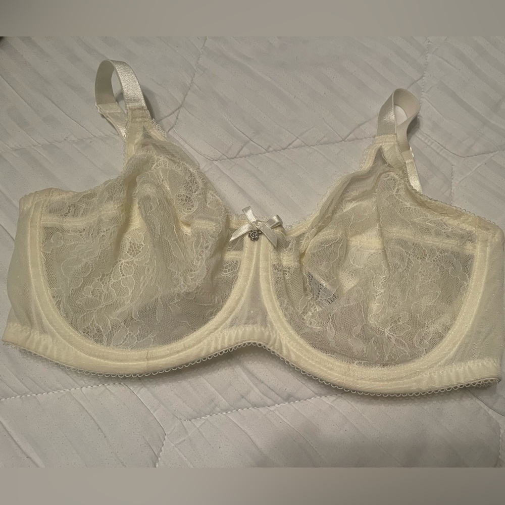 Wacoal Cream Lace Underwire Bra